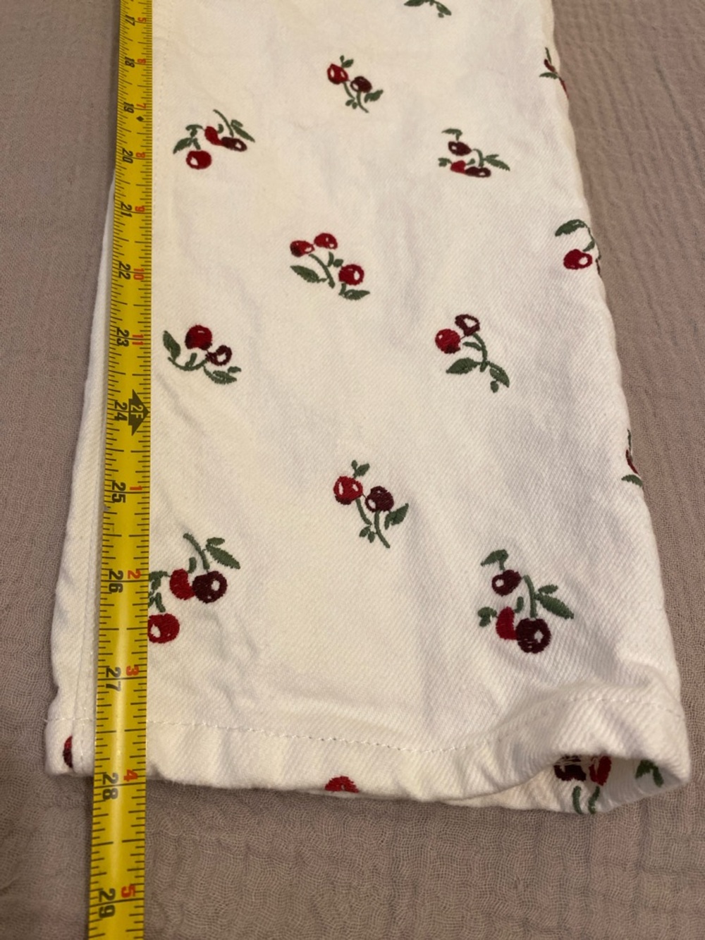 Reformation White Straight-Leg Jeans with Cherry Motif. Size 26 - Picture 11 of 14